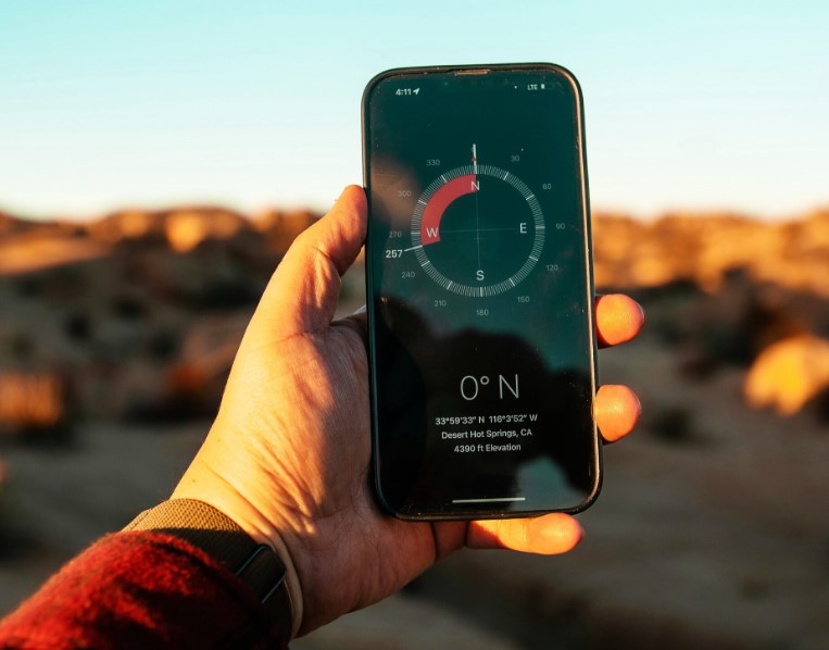 Apple iPhone carrier location tracking