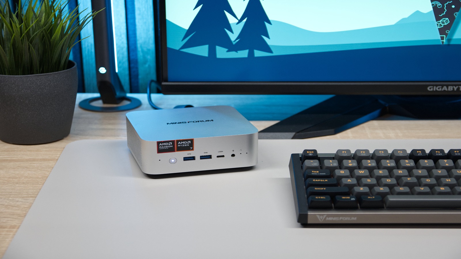Minisforum X1 Lite mini PC front ports and compact design